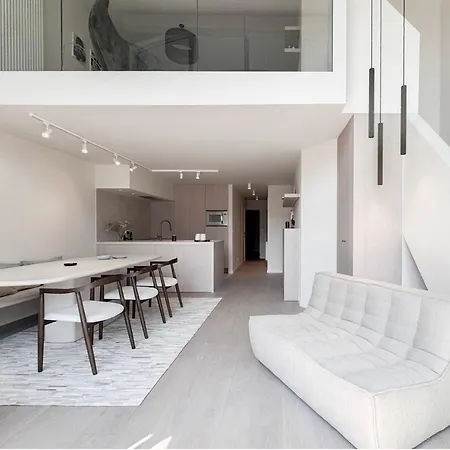 Luxury Modern 4 Bedrooms Parking Near *