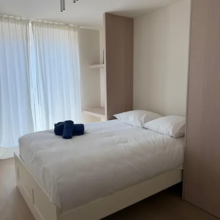 Luxury Modern 4 Bedrooms Parking Near Appartamento *