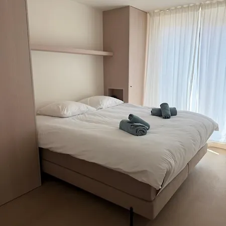Luxury Modern 4 Bedrooms Parking Near