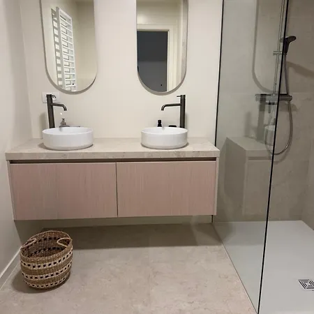 Luxury Modern 4 Bedrooms Parking Near