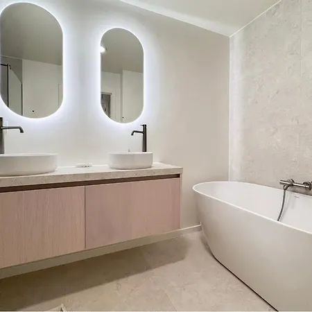 Appartamento Luxury Modern 4 Bedrooms Parking Near